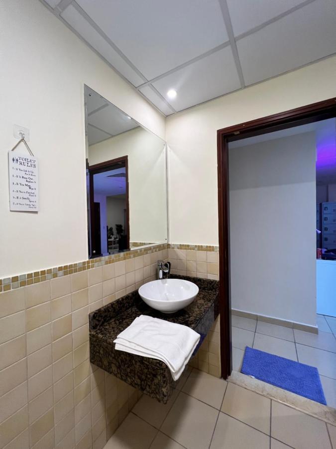 Robin Beach Hostel Jbr Дубай Экстерьер фото
